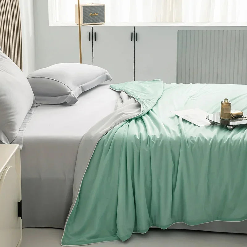 Ice Silk Cooling Comforter – Lightweight Summer Blanket (Twin/King)