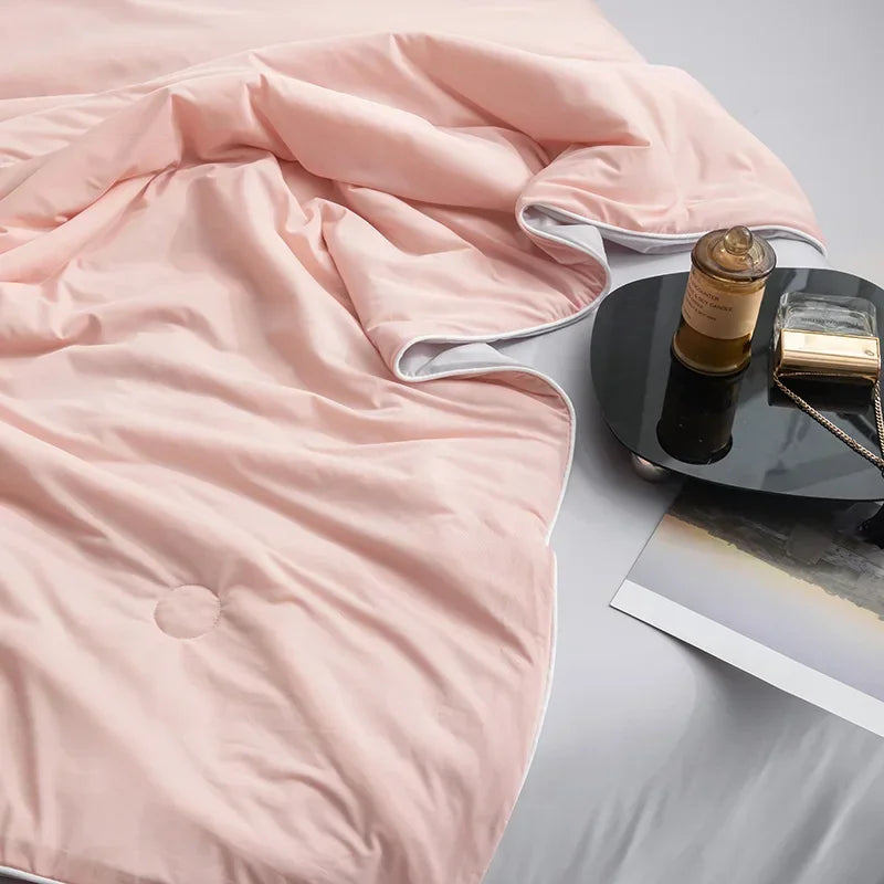 Ice Silk Cooling Comforter – Lightweight Summer Blanket (Twin/King)
