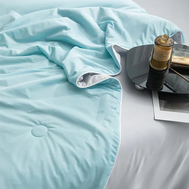 Ice Silk Cooling Comforter – Lightweight Summer Blanket (Twin/King)
