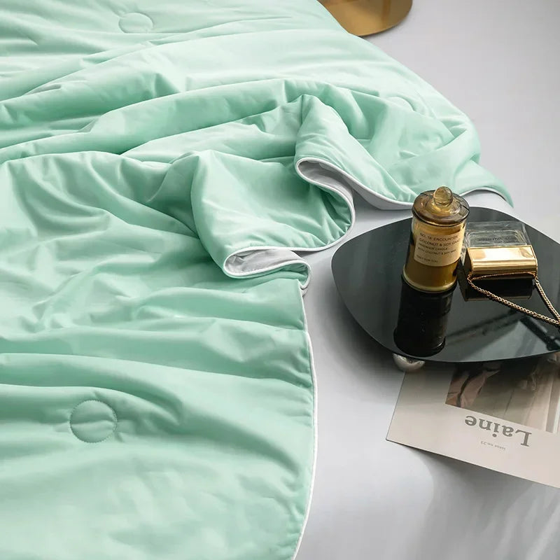 Ice Silk Cooling Comforter – Lightweight Summer Blanket (Twin/King)