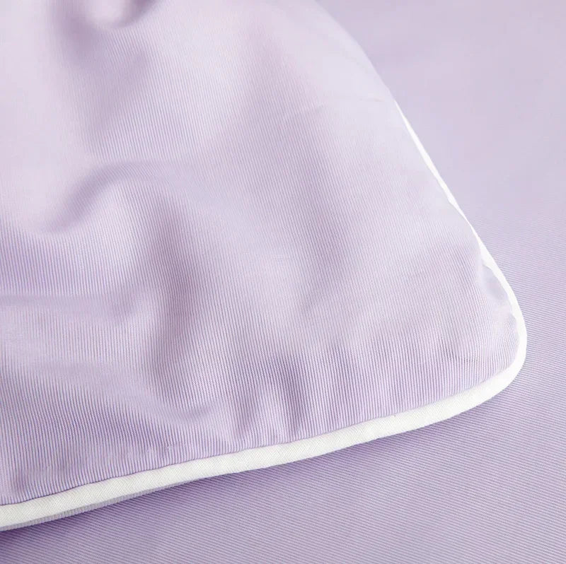 Ice Silk Cooling Comforter – Lightweight Summer Blanket (Twin/King)