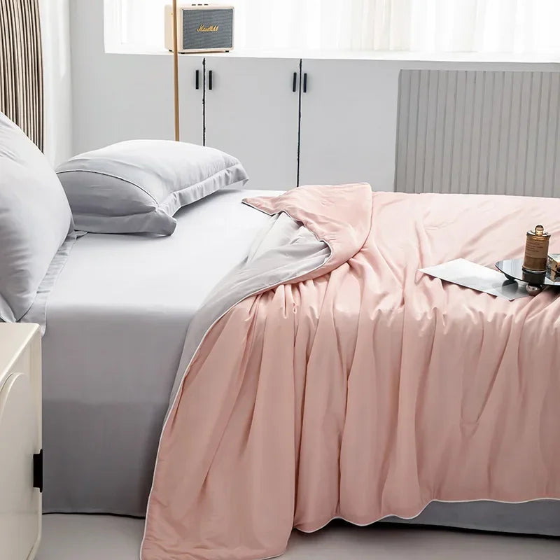 Ice Silk Cooling Comforter – Lightweight Summer Blanket (Twin/King)