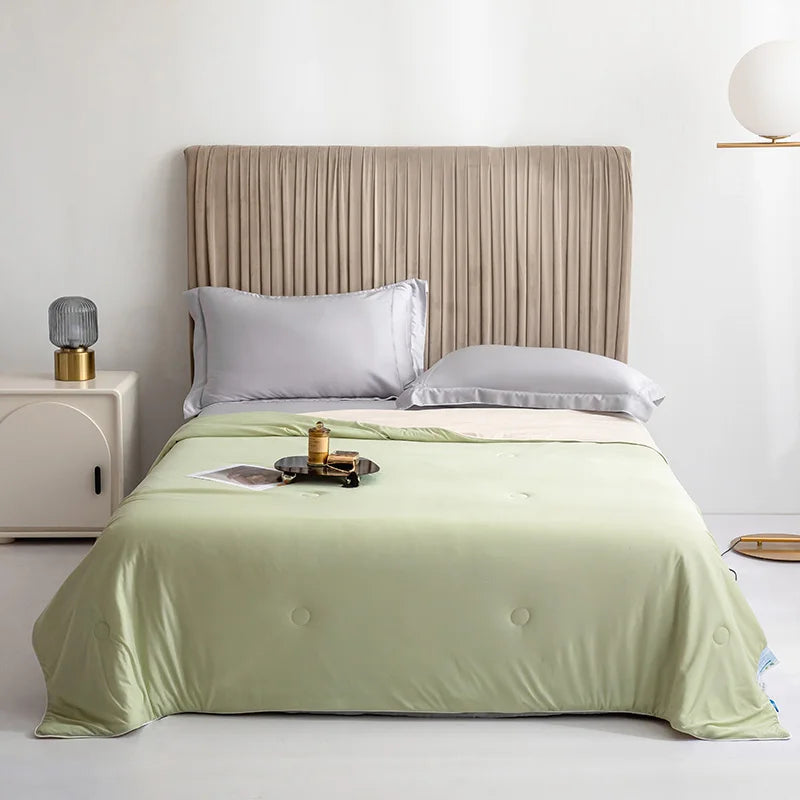 Ice Silk Cooling Comforter – Lightweight Summer Blanket (Twin/King)