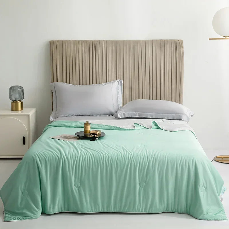 Ice Silk Cooling Comforter – Lightweight Summer Blanket (Twin/King)