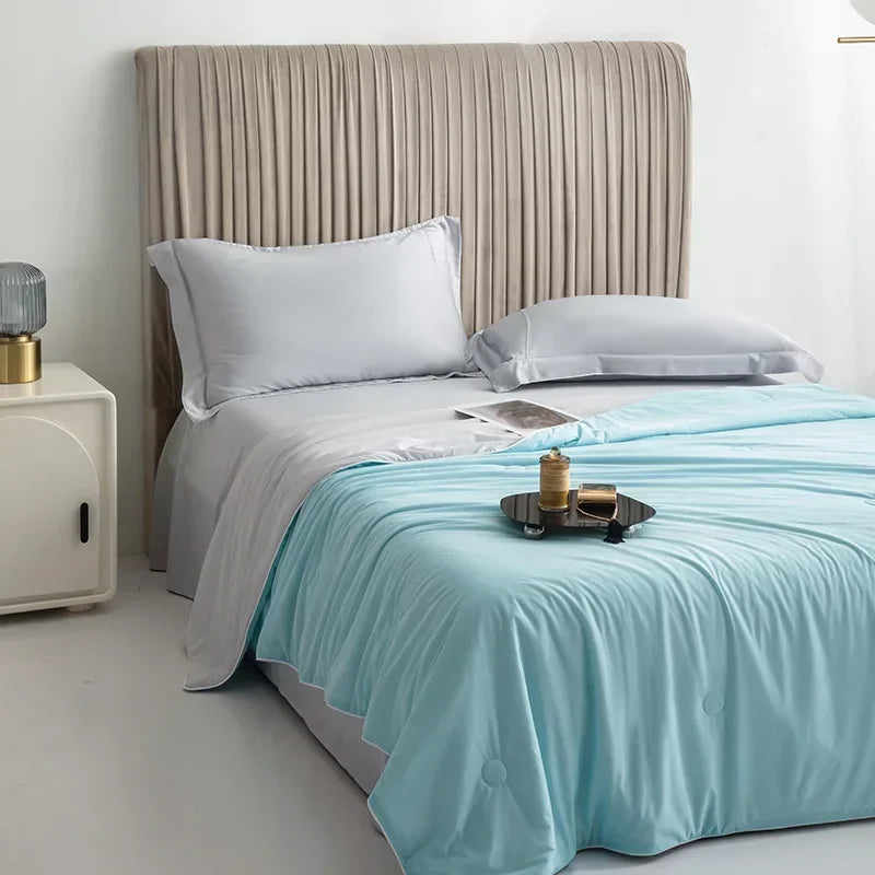 Ice Silk Cooling Comforter – Lightweight Summer Blanket (Twin/King)