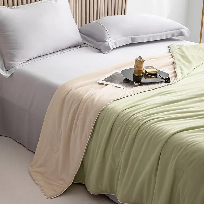 Ice Silk Cooling Comforter – Lightweight Summer Blanket (Twin/King)