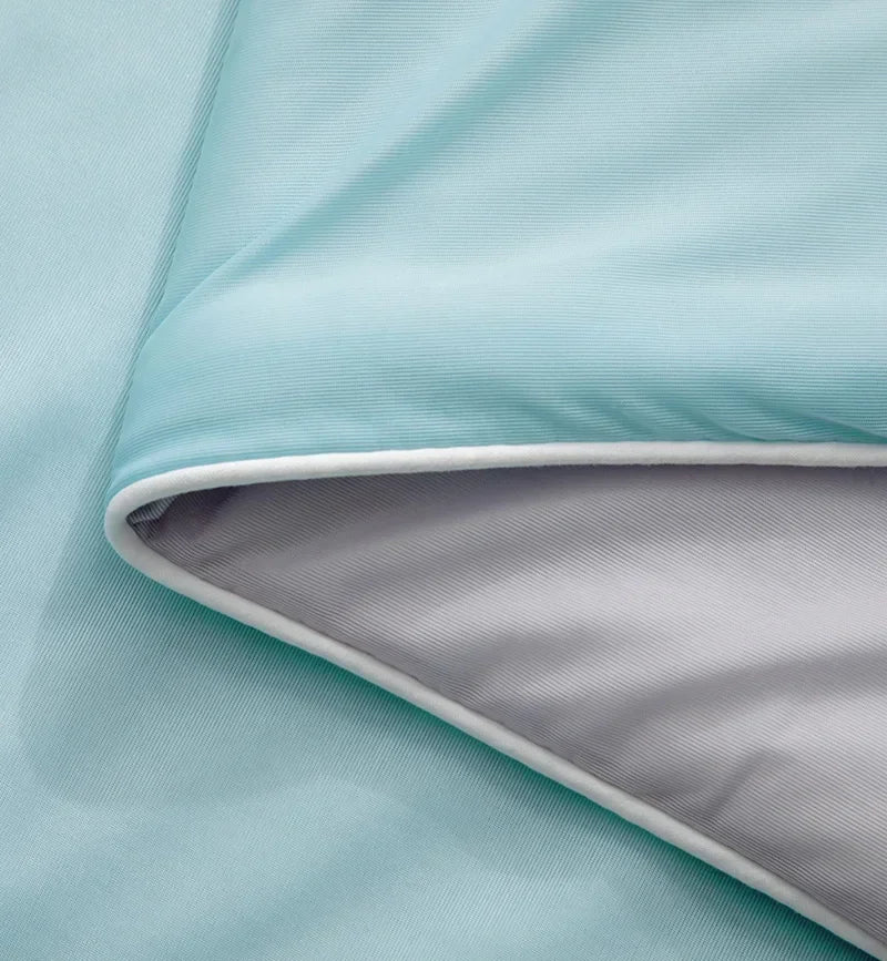 Ice Silk Cooling Comforter – Lightweight Summer Blanket (Twin/King)