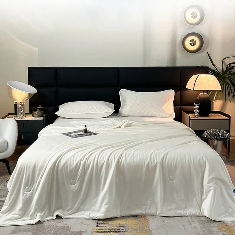 Ice Silk Cooling Comforter – Lightweight Summer Blanket (Twin/King)