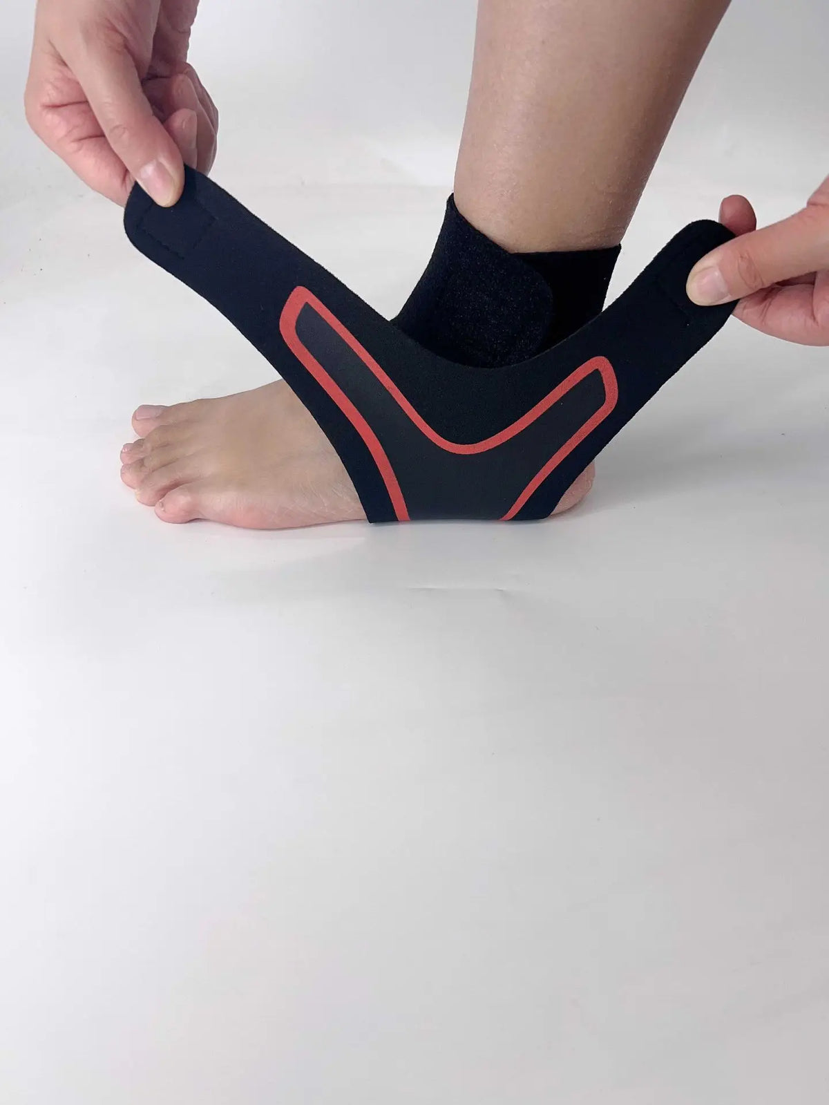 Compression Ankle Guard – Ultra-Thin Support for Sports & Daily Activity