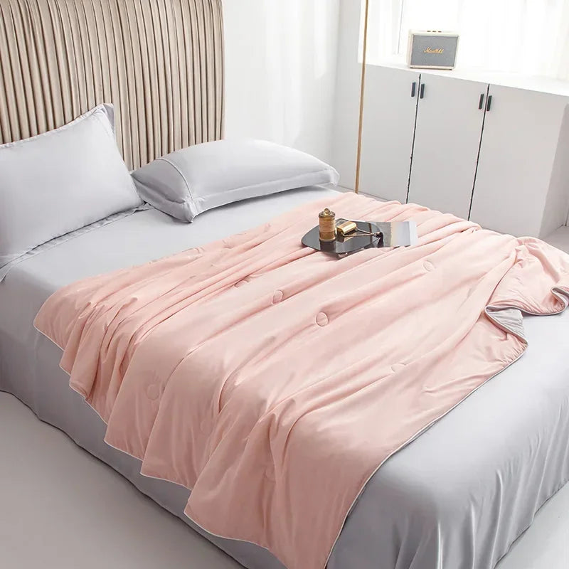 Ice Silk Cooling Comforter – Lightweight Summer Blanket (Twin/King)