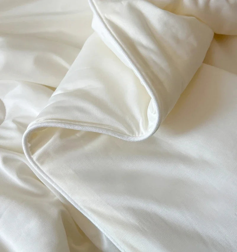 Ice Silk Cooling Comforter – Lightweight Summer Blanket (Twin/King)