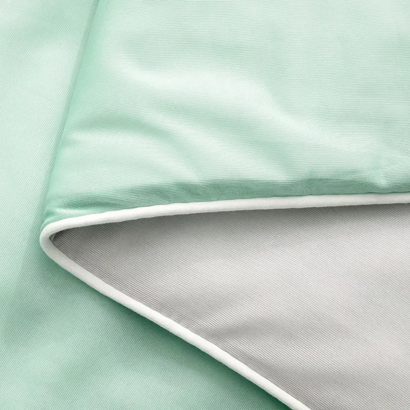 Ice Silk Cooling Comforter – Lightweight Summer Blanket (Twin/King)