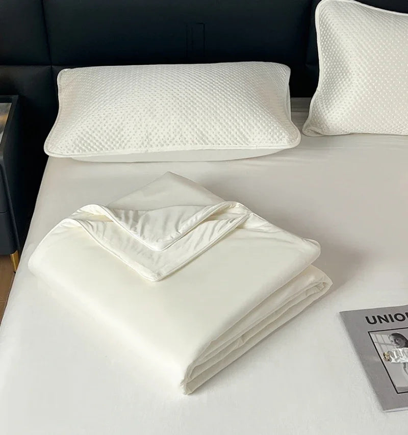 Ice Silk Cooling Comforter – Lightweight Summer Blanket (Twin/King)